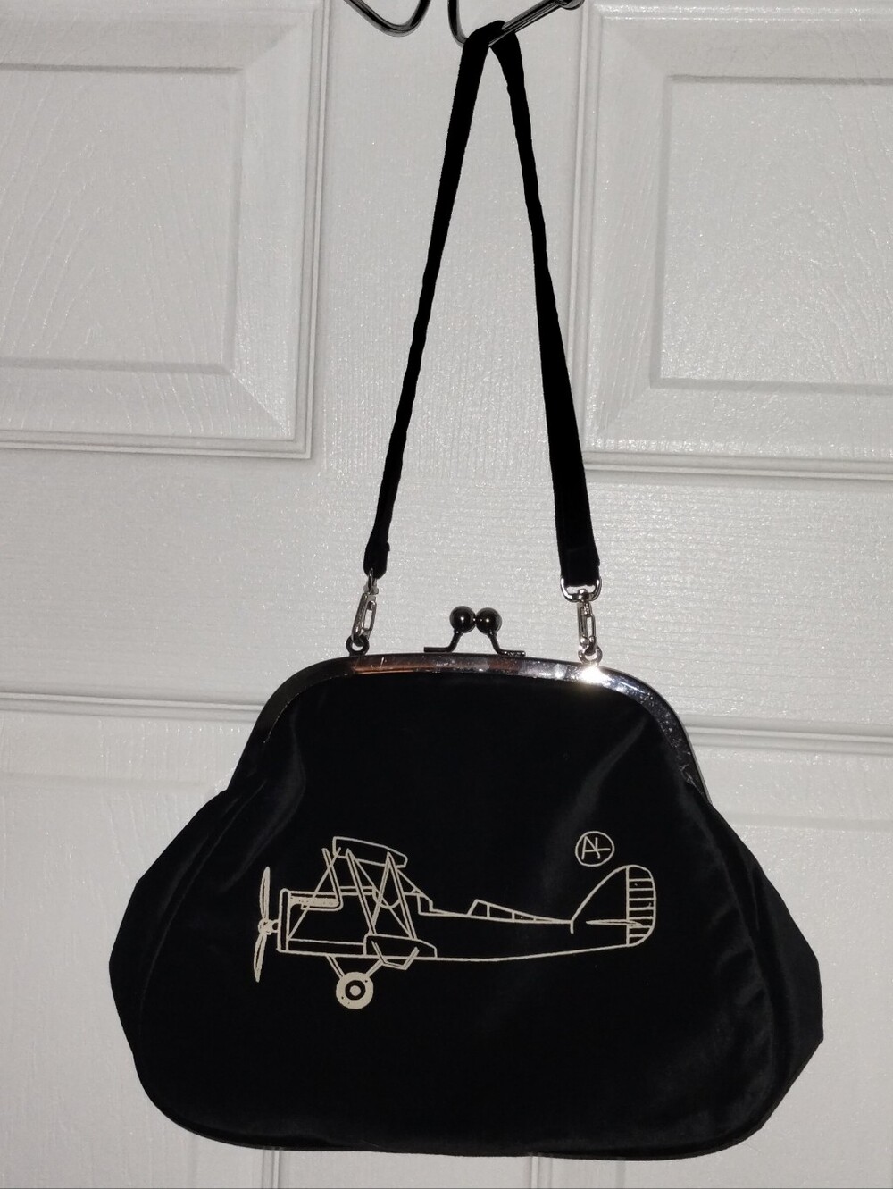 Effie's Heart Black Airplane Kiss Lock Shoulder Bag Red Satin Lining NWT